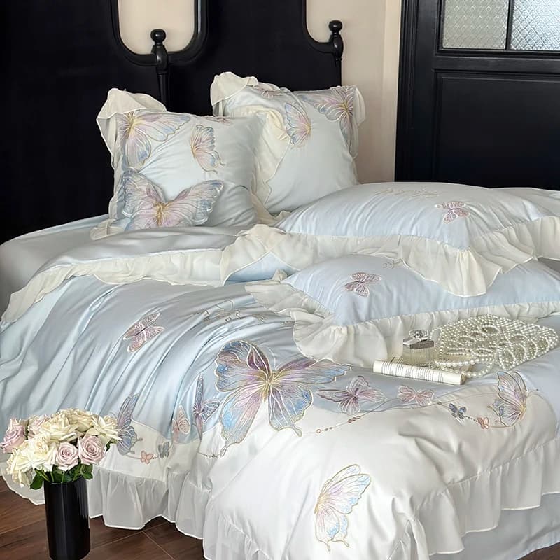 Set di biancheria da letto con ricamo a farfalla con volant in pizzo francese vintage, piumino in cotone egiziano 100S, lenzuolo con angoli, federe