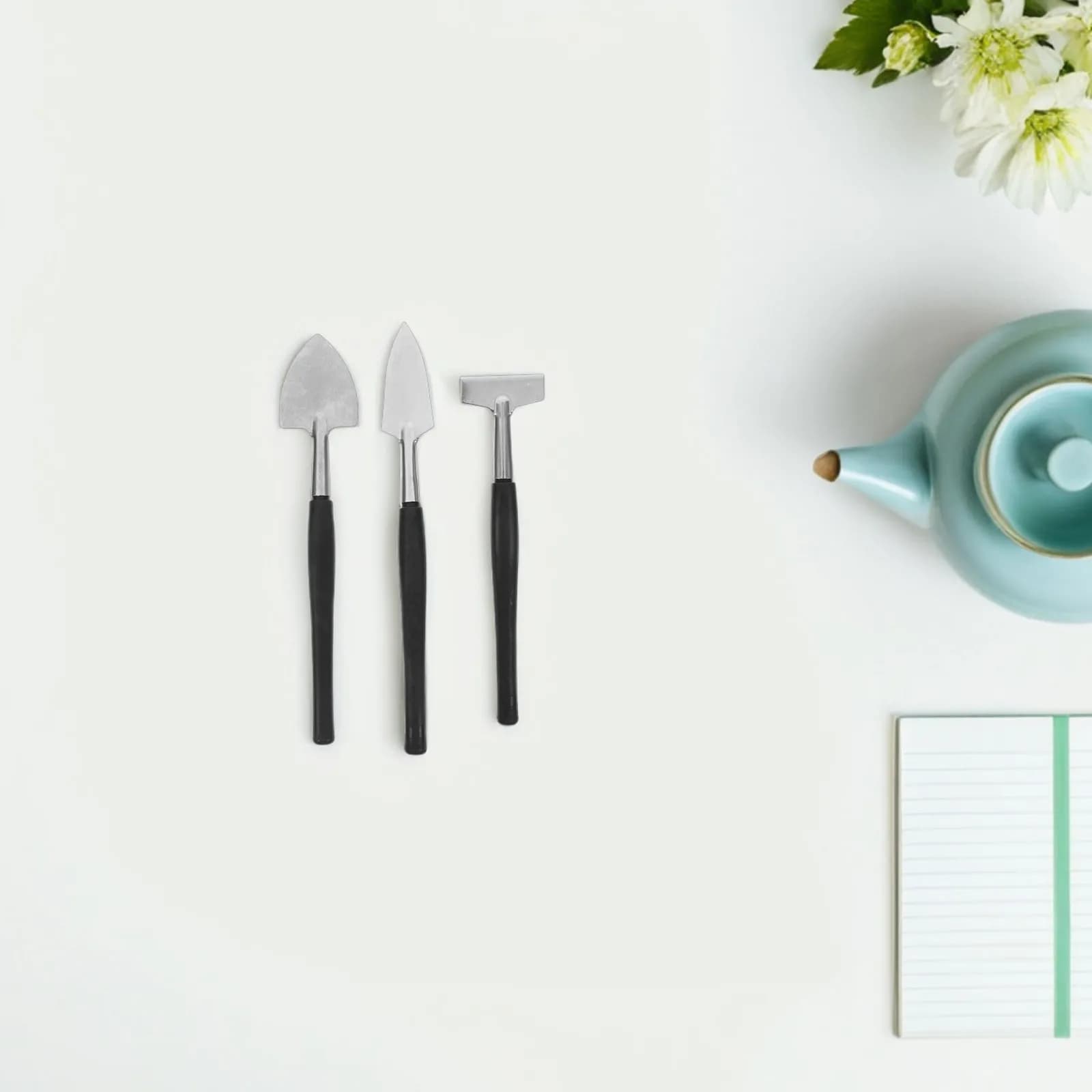 Set di 2 Mini Attrezzi da Giardinaggio in Metallo, Set con Pala, Rastrello e Vanga per Piante da Interno ed Esterno, Attrezzi per Terriccio e Piante Succulente