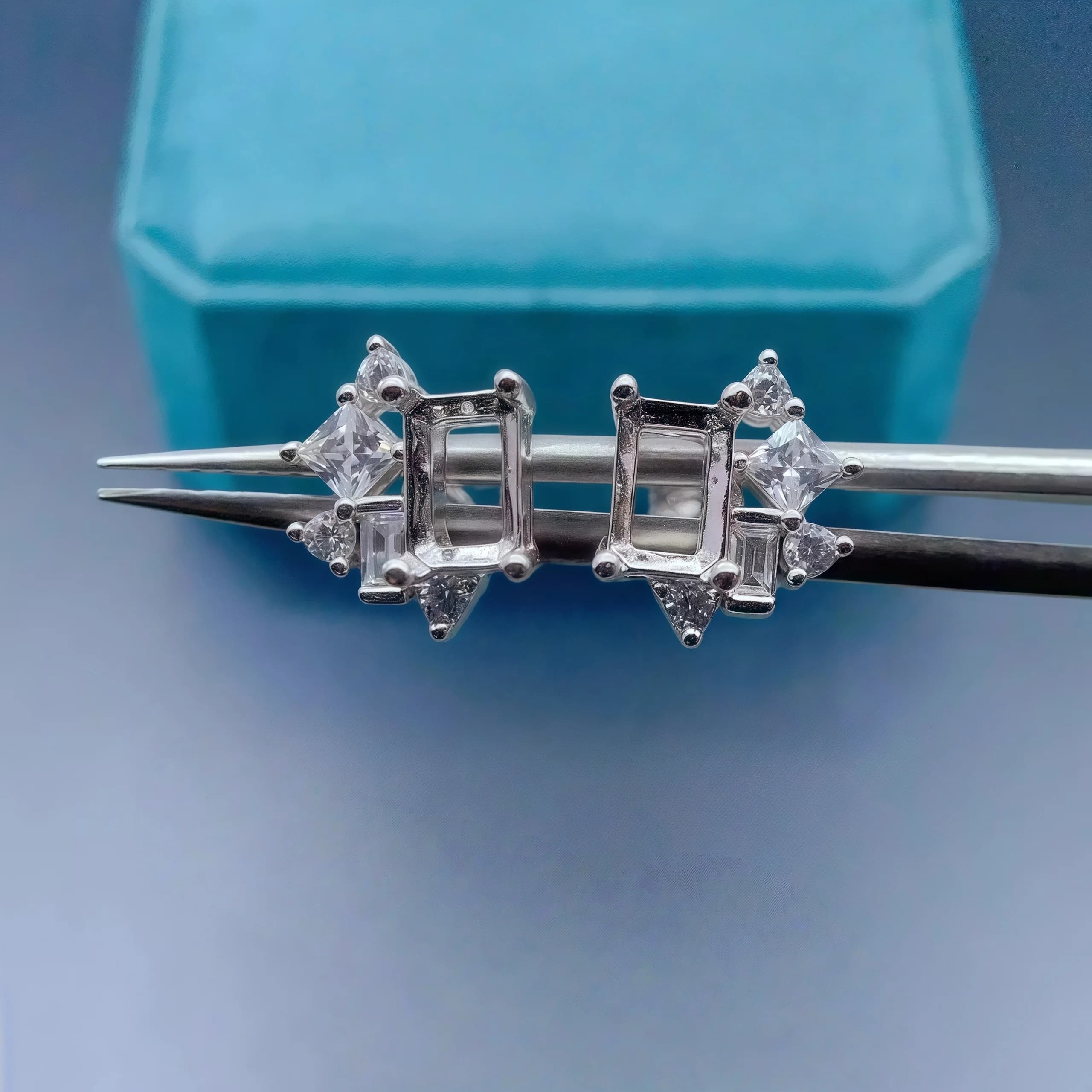 Orecchini fai da te alla moda Supporto vuoto S925 Argento sterling Impostazione 5 * 7mm Pietra quadrata Accessori per gioielli con ciondoli pregiati per donna