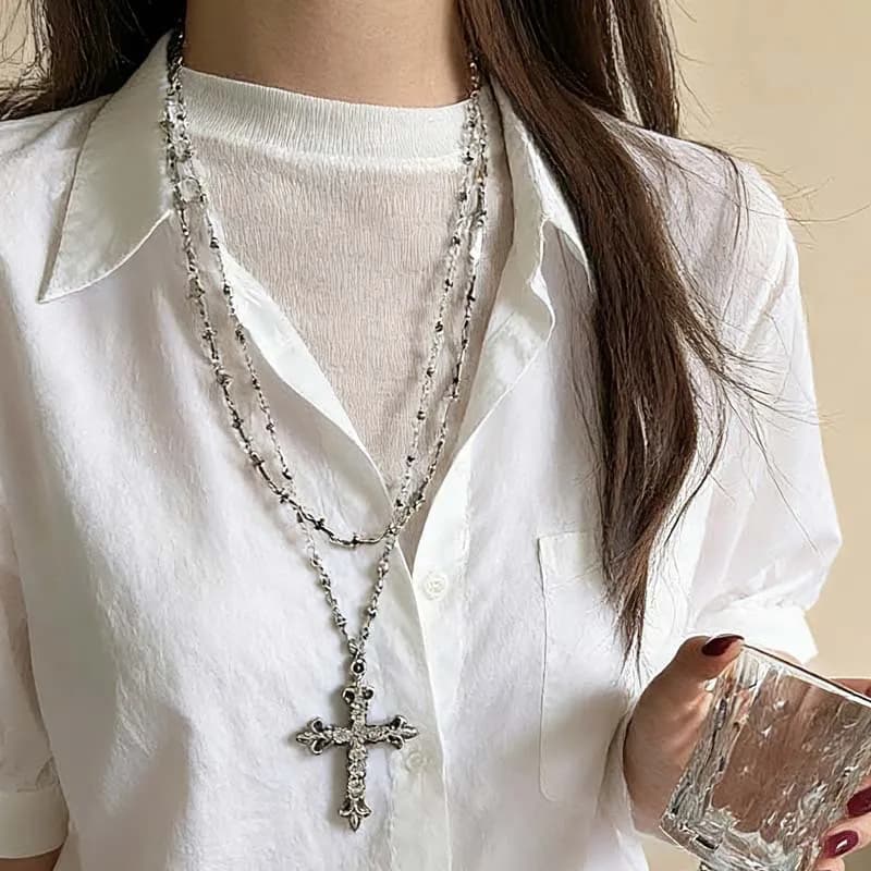 Collana con ciondolo a croce in metallo stile gotico punk Y2K per donne, uomini e coppie, collana vintage multistrato con perline, gioiello con charm EMO anni '90, idea regalo.