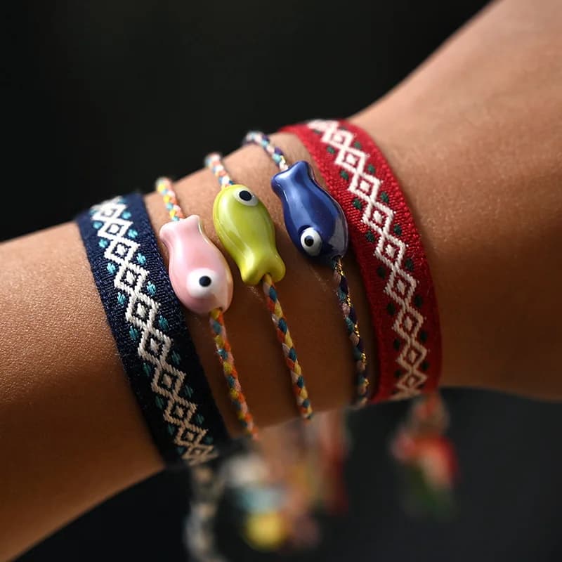 1/10 pezzi braccialetto di pesce in ceramica per le donne corda colorata intrecciata a mano braccialetto di fascino Boho amicizia gioielli popolari regali per ragazze