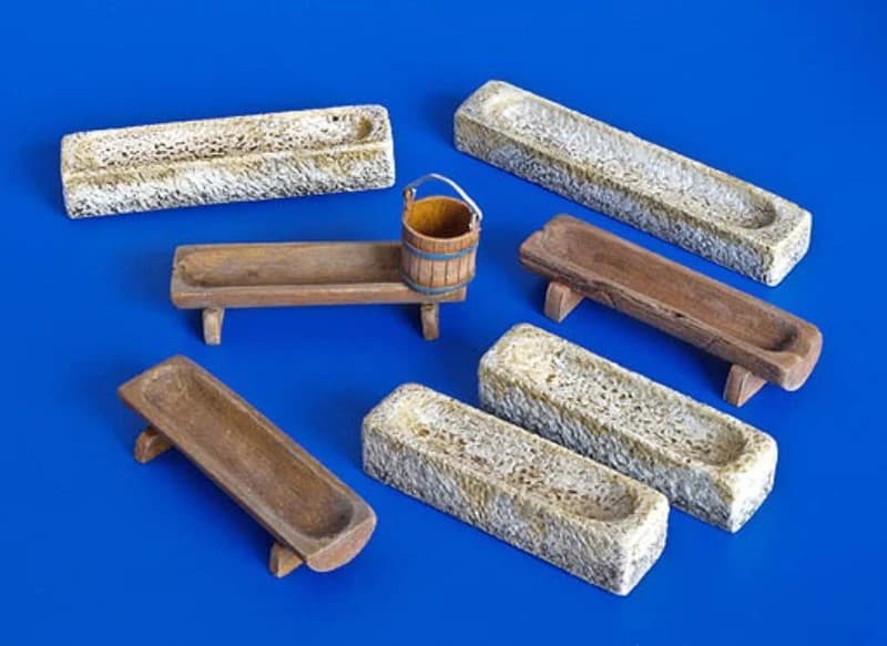 Kit assemblato modello in resina pressofusa in scala 1/35 Modello di scena in legno e pietra per troppette di mangime smontato e non verniciato