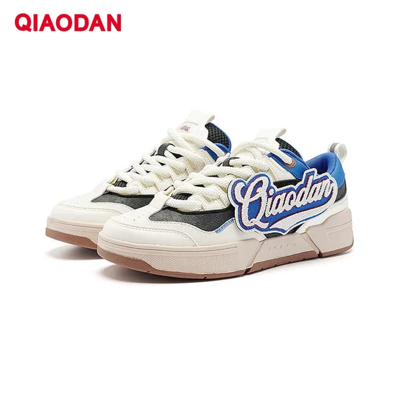 QIAODAN Scarpe sportive da skateboard da uomo Scarpe casual comode e atletiche Scarpe da ginnastica quotidiane leggere in pelle di moda QDL053244500