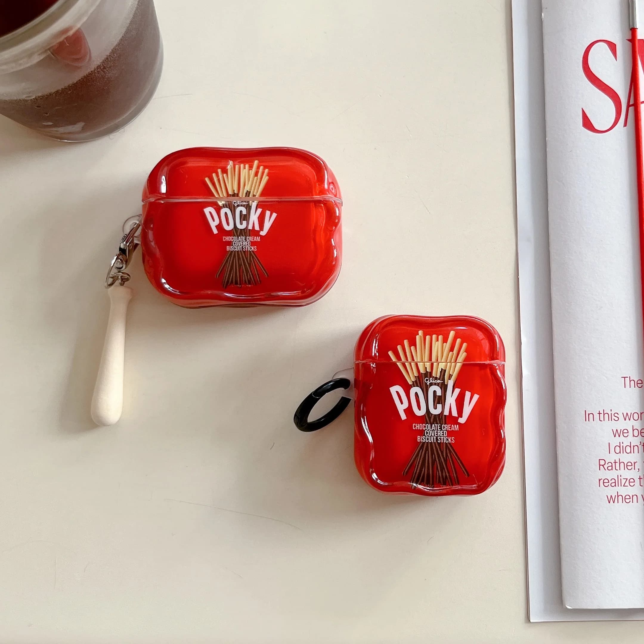 Custodia Creativa 3D per Auricolari AirPods Pro 3 Pro2 4 3 2 1 a Forma di Bottiglia di Birra con Cioccolato e Biscotti, Cover Protettiva con Ciondolo