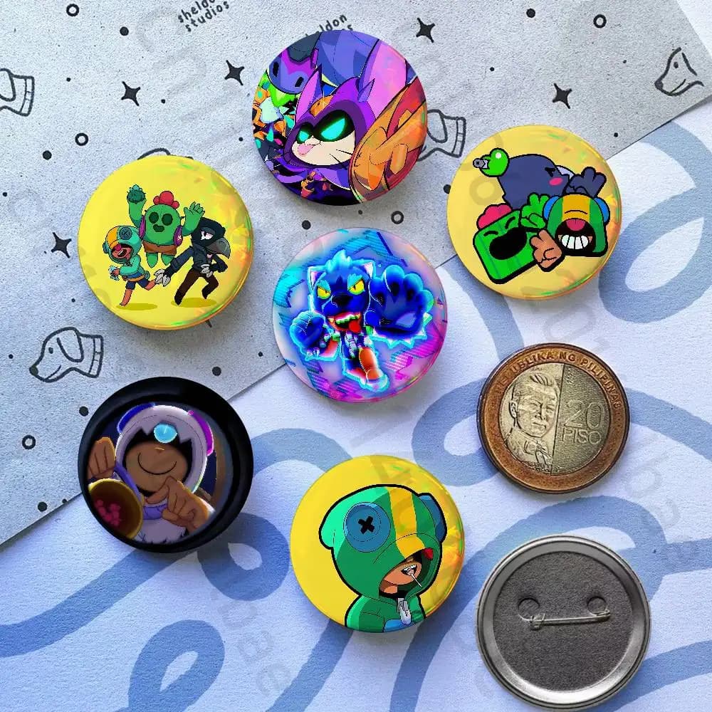 Spille smaltate rotonde fatte a mano S-Stars L-Leon Game da 58 mm per zaini, vestiti e gioielli