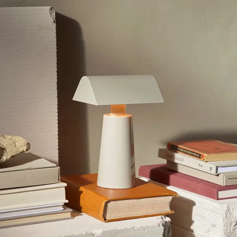 Lampada da scrivania di ricarica portatile wireless minimalista italiana Salotto Ristorante Camera da letto Lampada da comodino moderna di lusso per atmosfera interna