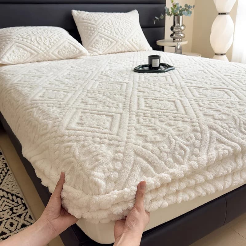 European-style winter thickened carved velvet fitted sheet jacquard Taffeta velvet bed cover mattress protector