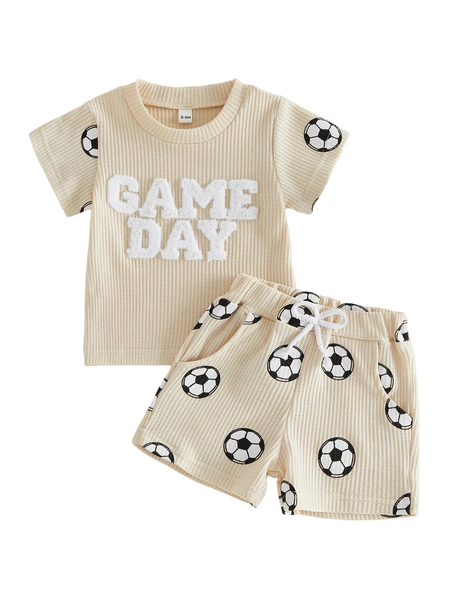 Completo estivo per ragazzi con top a maniche corte con scollo a O con ricamo di lettere e pantaloncini con stampa di palloni da calcio