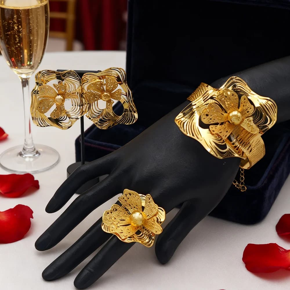 Set di gioielli color oro Matrimoni anello braccialetto Orecchini Set di gioielli in acciaio inossidabile placcato oro 18 carati Spedizione gratuita per il regalo del festival
