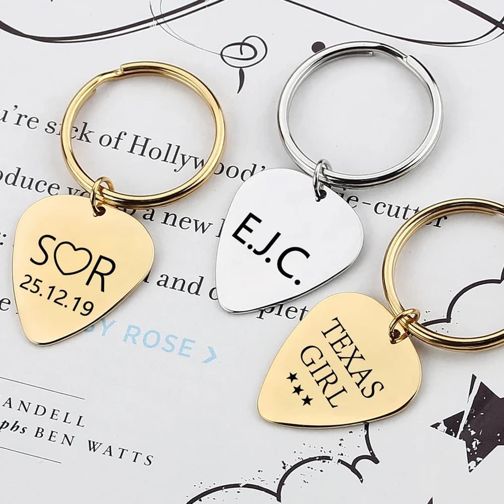 Engraved Guitar Pick Keychain Customized Text Package Accessories Handwriting Pendant Custom Music Lover Key Chain for Guitarist