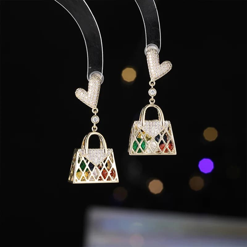 Nuovo design di nicchia Versatile moda Orecchini colorati tridimensionali Borsa S925 Argento Ago Zirconia Orecchio ebreo
