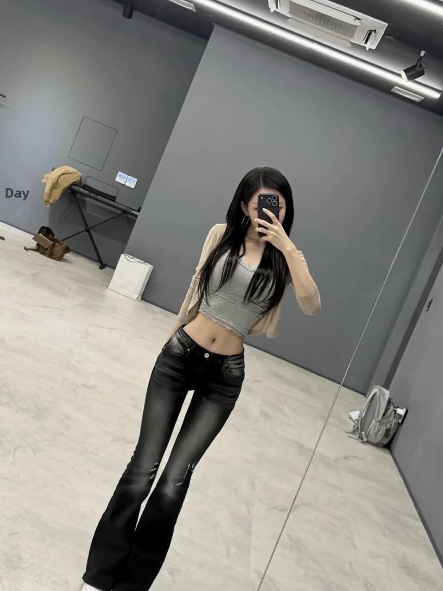 Jeans a Zampa d'Elefante a Vita Bassa Effetto Lavato con Elastico Contenitivo e Modellante per Donna, Pantaloni Lunghi Casual Primaverili