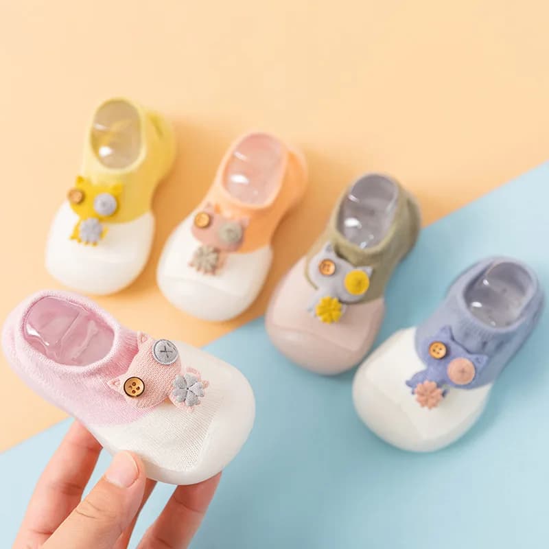 Scarpe slip-on comode e traspiranti per neonati e ragazze: perfette per i primi camminatori, calzini da passeggio per bambini dei cartoni animati