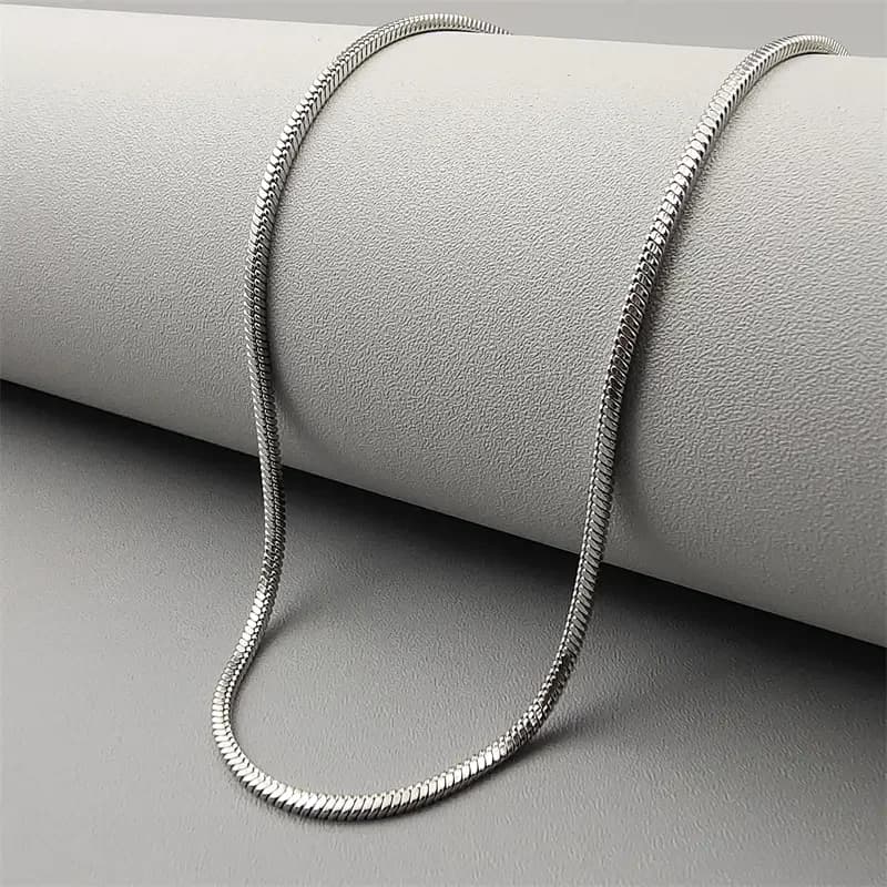 Collana Classica con Catena a Serpente in Argento, Gioiello Elegante e Versatile per Uso Quotidiano e per Ogni Occasione