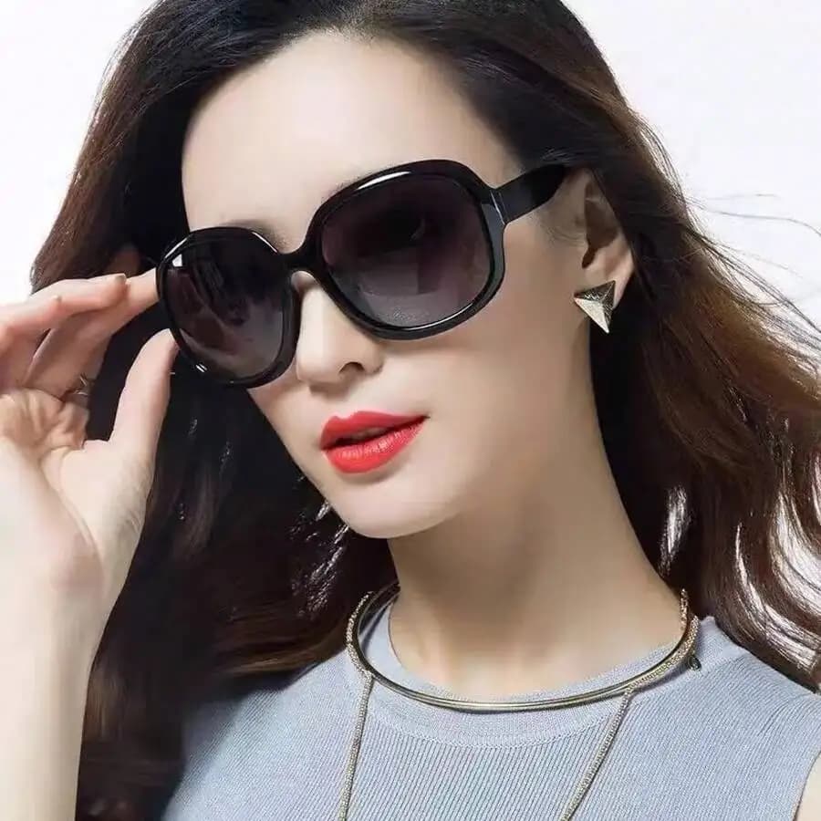Women Fashion Large Frame Sunglasses Lightweight Polycarbonate Frame Plastic Hinges UV400 Protection