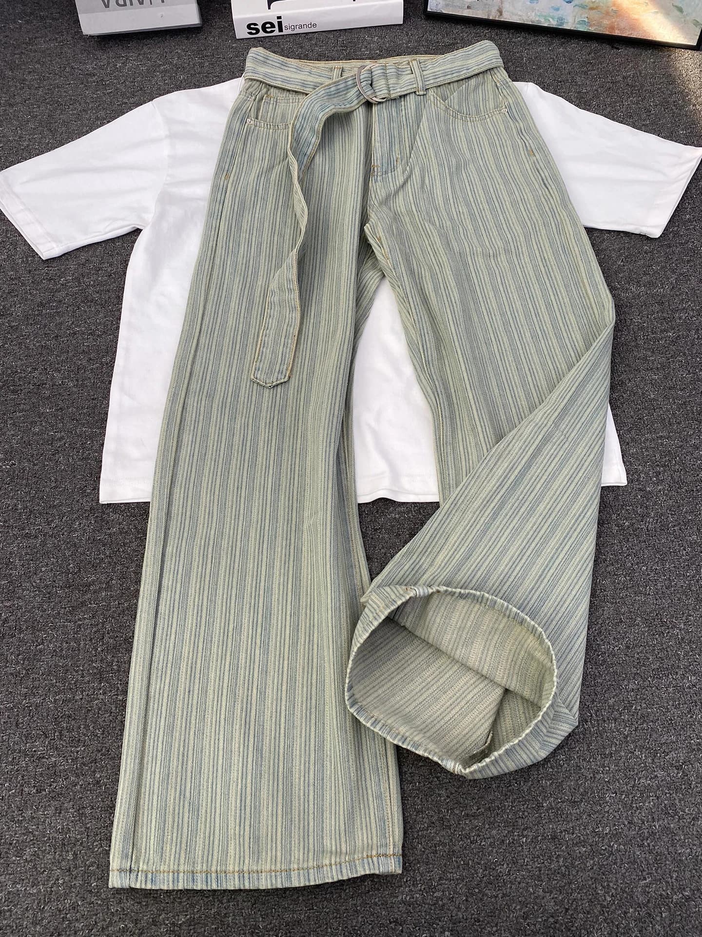 Jeans Casual da Uomo Old Money in Denim Lavato, Design Autunnale, con Cintura a Righe, Gamba Larga, Micro Svasati, Taglio Dritto