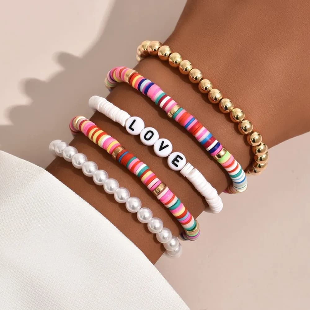 Set di Braccialetti Boho in Argilla Polimerica, 5 Pezzi con Perle Vintage e Ciondoli a Cuore, Gioielli Impilabili
