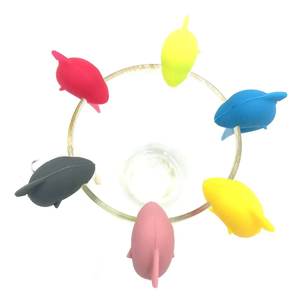 18Pcs Shark Shape Silicone Wine Glass Markers Food Grade Eco Friendly Drink Identifier for Parties Weddings Bars Ktv Nightclubs