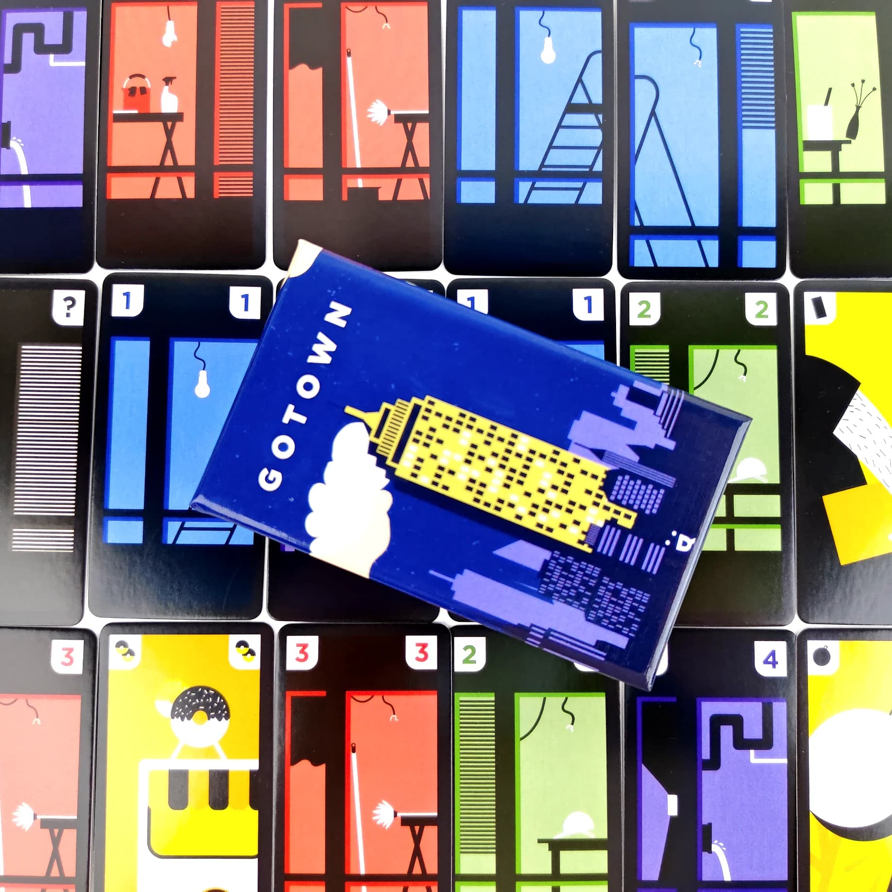 Gioco di carte GO TOWN – Gioco di strategia portatile per i viaggi, ottimo regalo di compleanno per feste in famiglia e serate di gioco
