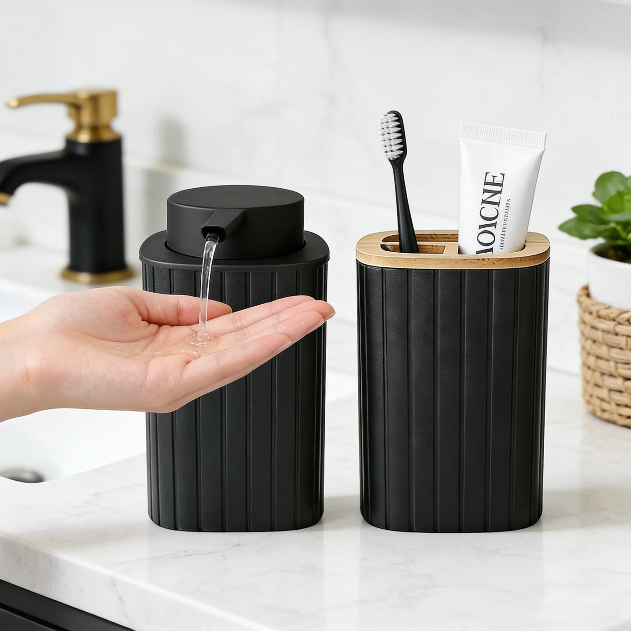 Set di 2 Dispenser per Sapone Liquido e Portaspazzolini da Bagno, Bottiglia per Sapone Liquido e Porta Dentifricio in Nero Opaco