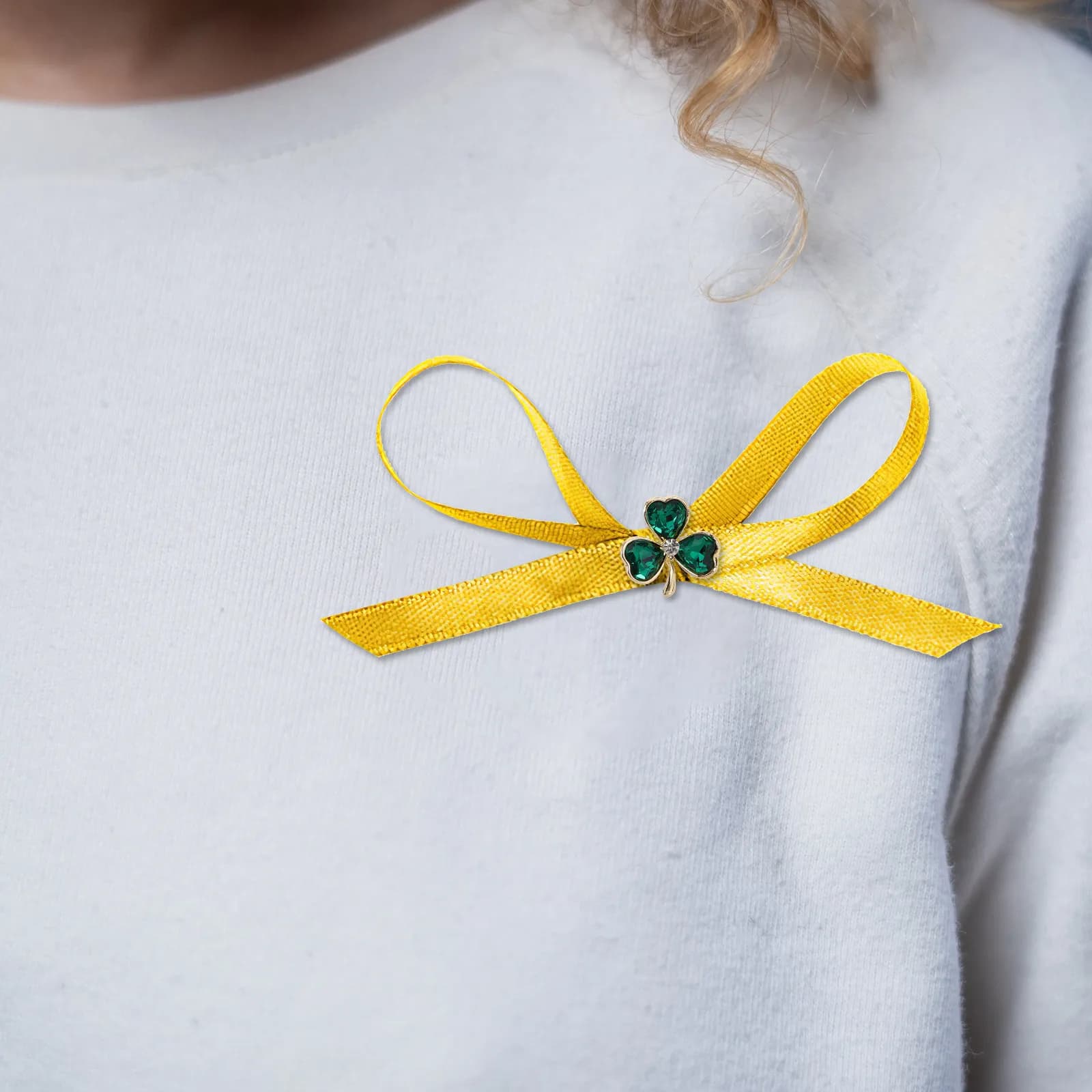 Spilla di sicurezza Shamrock Crystal con strass eleganti a forma di foglia verde, per maglioni, camicette, scialli, portafortuna per il Giorno di San Patrizio