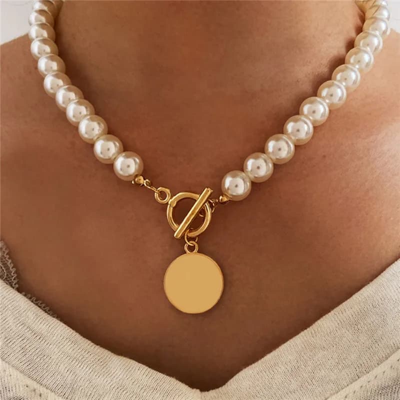 2025 Collana girocollo di perle da sposa di moda per le donne Collana con ciondolo a forma di moneta vintage Gioielli a catena sul collo Accessori Regalo per feste