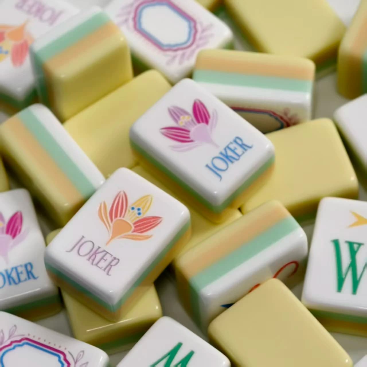 Four-layer custom-printed modern American mahjong tiles, made of environmentally friendly acrylic, suitable for family