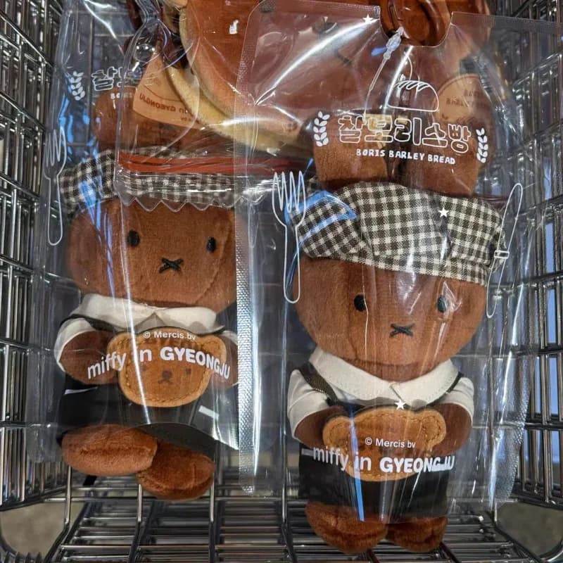 Kawaii Anime Cartoon Miffy Toast Chef Portachiavi in peluche in edizione limitata Peluche carino per ragazze Coppia Zaino Charms Regalo di Natale