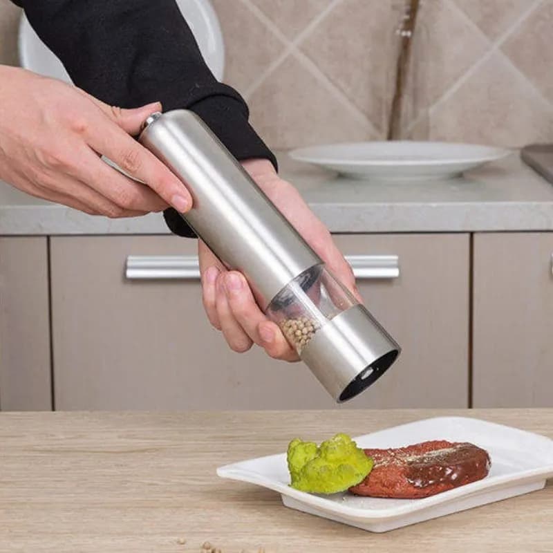 Set di macinapepe elettrico da 1 pezzo in acciaio inossidabile con funzionamento a una sola mano, mulino automatico per spezie con luce per cucina