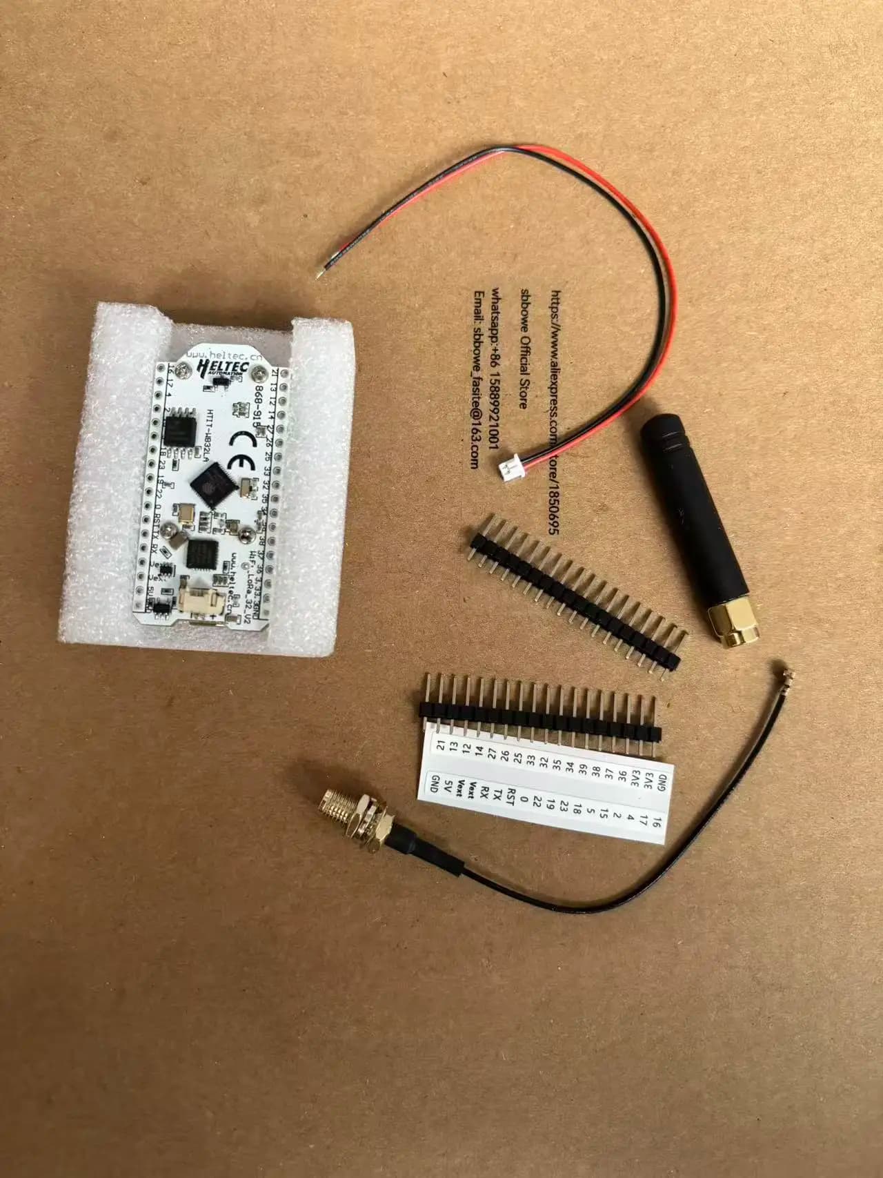 Scheda di sviluppo LoRa ESP32 SX1276 SX1278, display OLED da 0,96 pollici 868MHz/915MHz/433MHz, kit WiFi Bluetooth per Arduino IoT