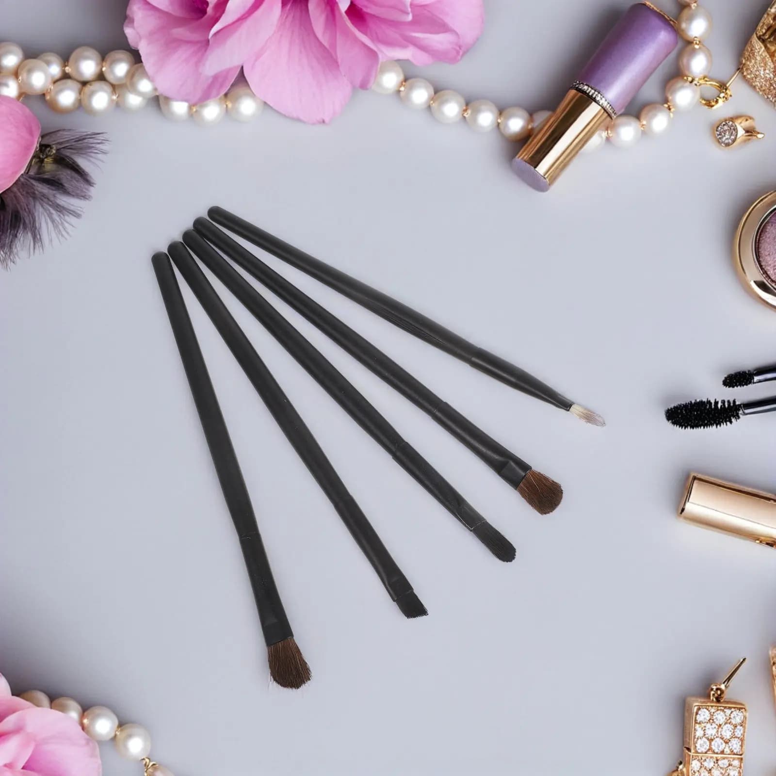 Set di 5 Pennelli per Trucco con Setole Naturali, Strumenti per Trucco Occhi, Kit Portatile per Ombretto ed Eyeliner con Custodia Compatta, Essenziale
