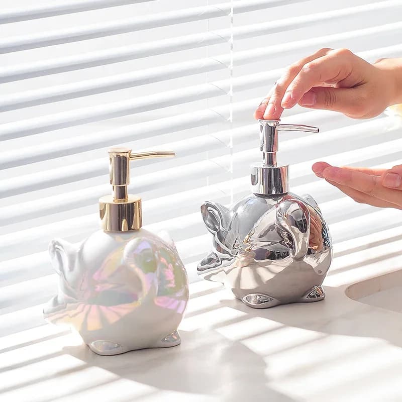 Dispenser di sapone creativo in ceramica a forma di cartone animato, flacone dosatore per lozione, gel doccia, shampoo, accessori da bagno, dispenser d'acqua