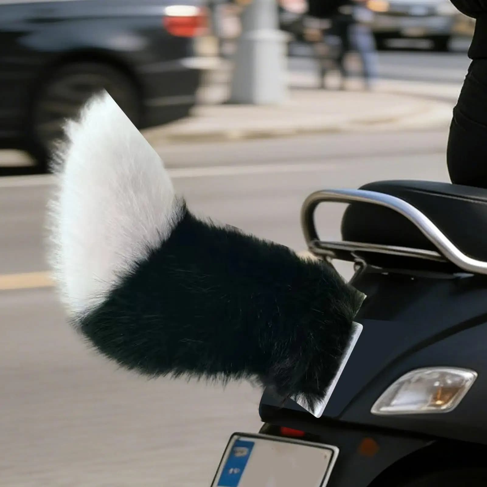 Coda Pelosa Telecomandabile con Movimento Oscillante, Ornamento in Peluche Regolabile per Scooter e Moto, Accessori Decorativi