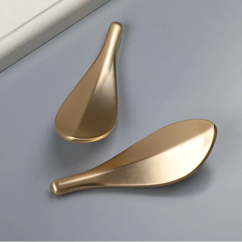 Maniglie per mobili in oro in stile nordico creativo Maniglie per porte da 32 mm a forma di foglia Maniglie per mobili da cucina