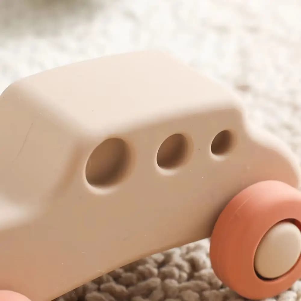 Massaggiagengive in silicone per la coordinazione occhio-mano, senza BPA, a forma di auto, in silicone alimentare per neonati