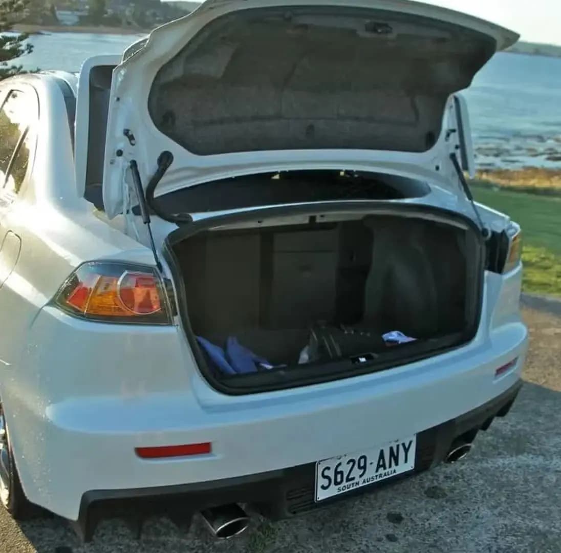 Ammortizzatori automatici con molle per Mitsubishi Lancer Evolution X (CZ4A) 2007-2016 Portellone bagagliaio Ascensore Supporta ammortizzatore Asta