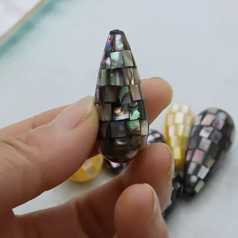 Ciondoli sfaccettati con ciondolo a forma di goccia d'acqua con conchiglia naturale 1 pezzo 4 dimensioni per accessori di gioielli che realizzano bracciali orecchini collana fai da te