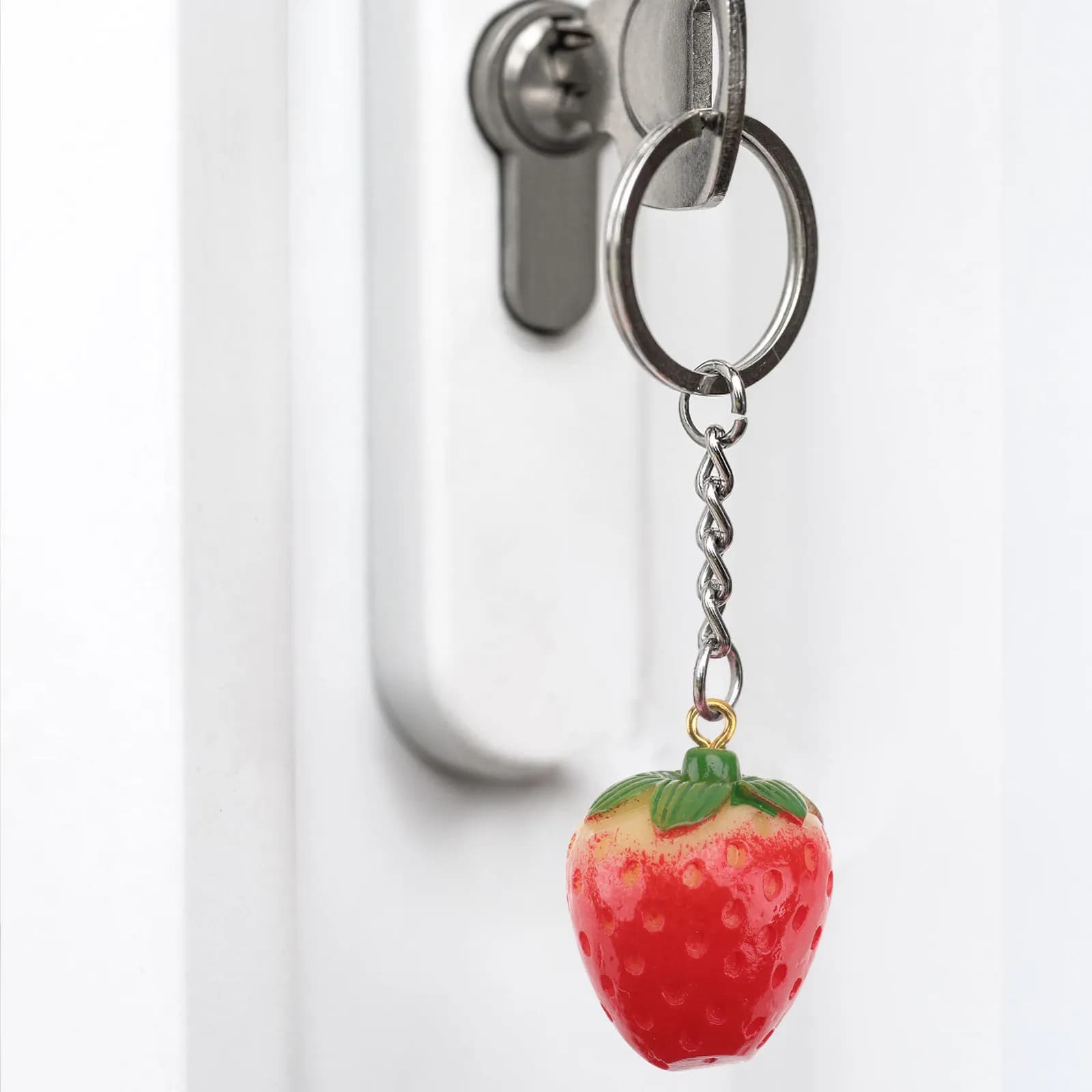 10 Pezzi Portachiavi a Forma di Fragola, Ciondoli Decorativi Rossi, Forniture per Creazione di Gioielli Fai-da-Te, Artigianato in Resina, Orecchini e Collane Fatti a Mano