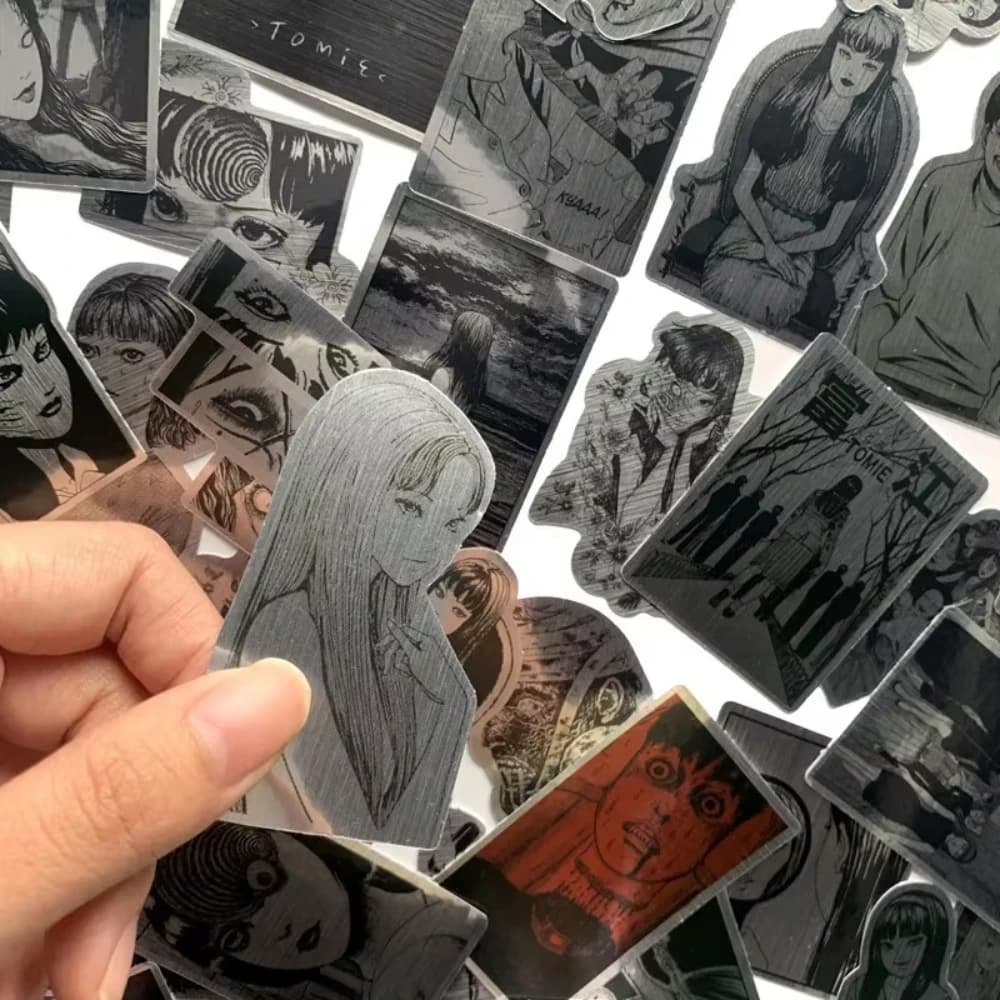 50 Adesivi Anime Tomie Laser Estetici per Moto, Skateboard, Laptop, Notebook, Bicicletta, Decorazioni Fai-da-Te