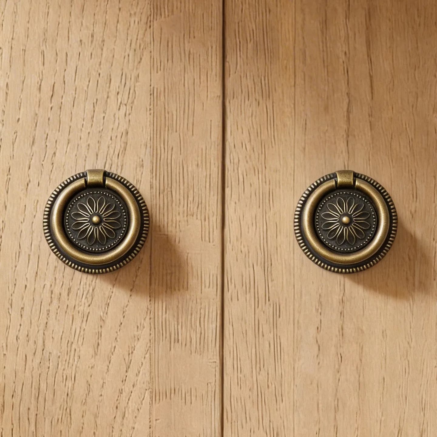 Maniglie per mobili vintage con motivo floreale, diametro 54 mm, confezione da 2, base rotonda con anello, 3 finiture, maniglie in lega di zinco con viti per cassetti
