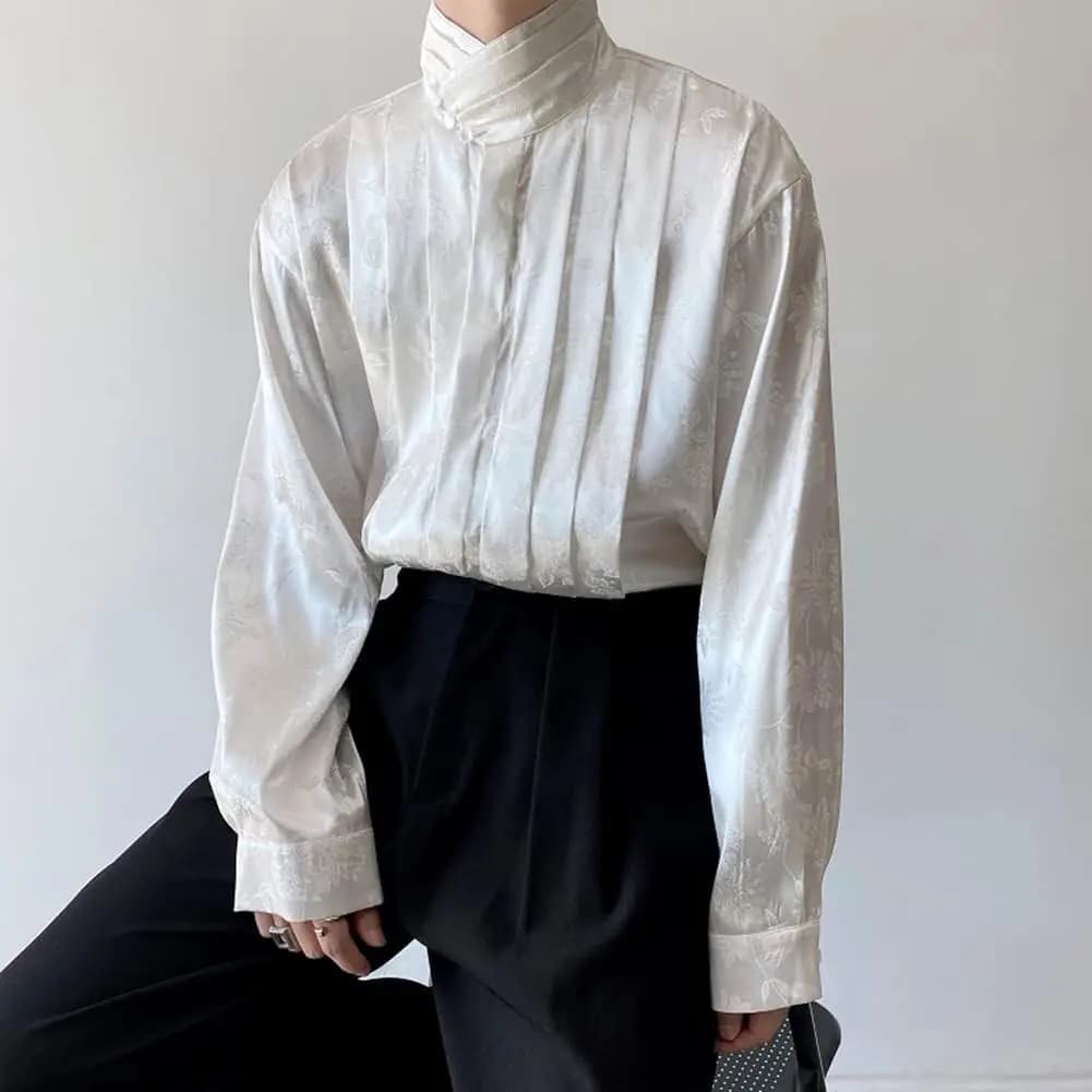 Camicetta frontale plissettata da uomo in raso jacquard a collo alto con camicia con motivo floreale