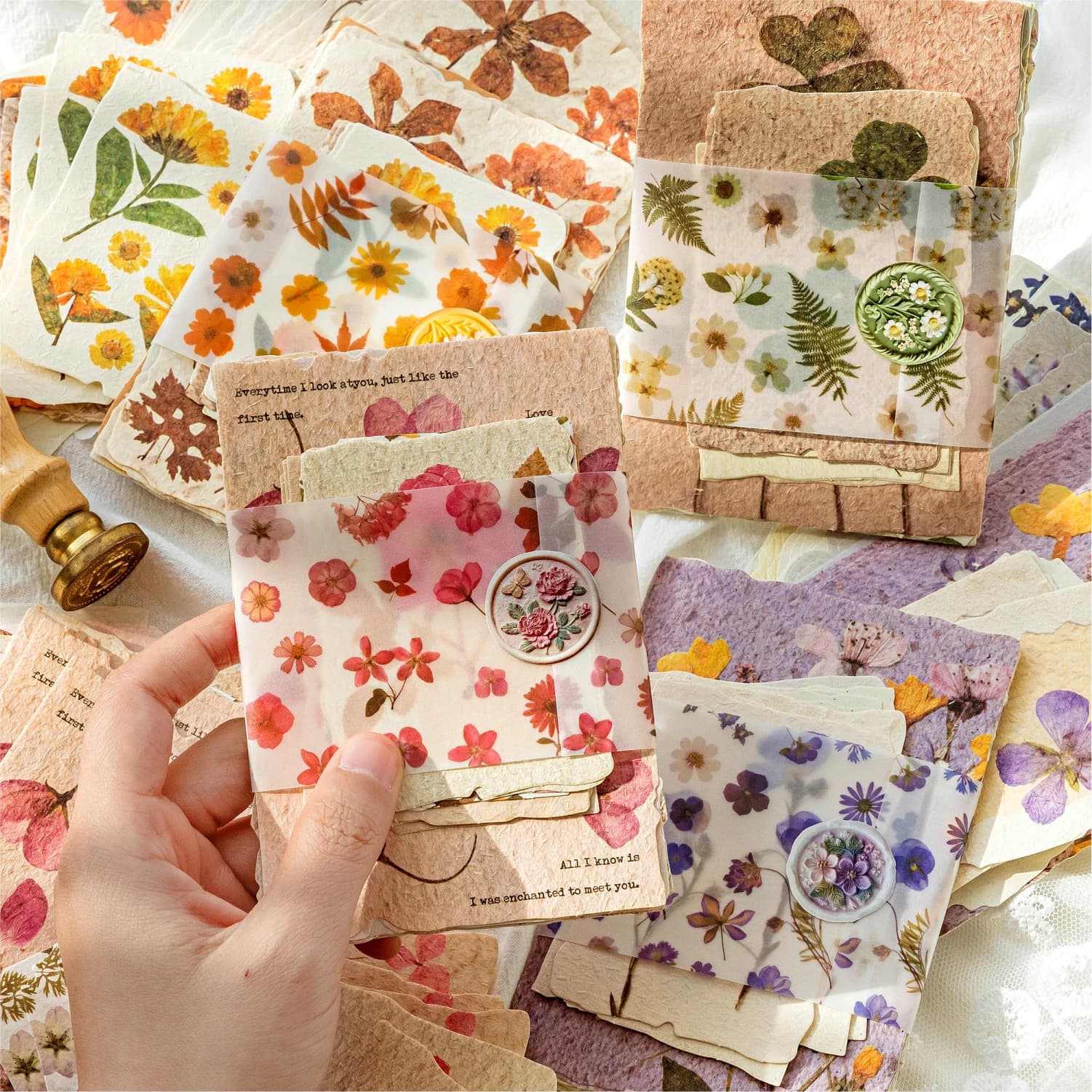 JIANQI 30pcs Creative Scrapbook Vintage Materials Paper Combo Kit DIY Junk Journal Collage Photo Album Retro Art paper