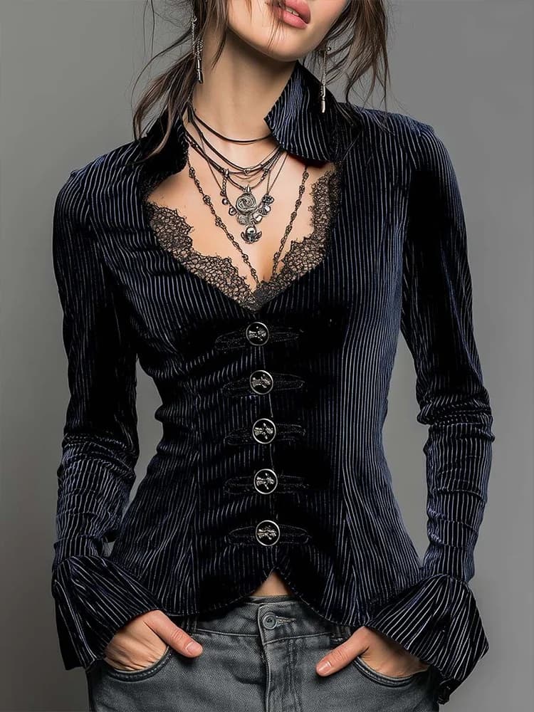 Camicetta da donna gotica a righe nere con finiture in pizzo, scollo a V, maniche lunghe a campana, bottoni sul davanti, top da festa punk vintage