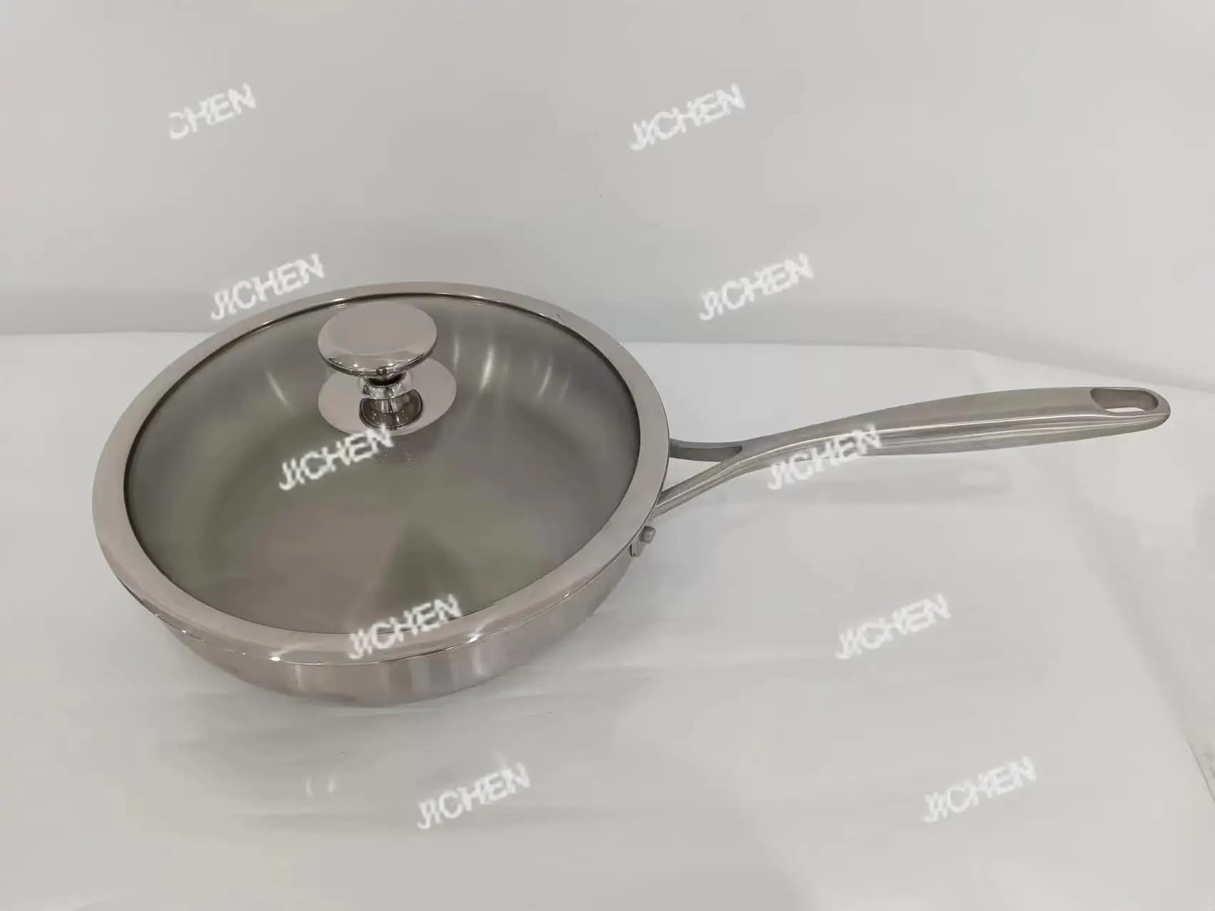 Set of non-coated titanium pans and pots Neu, diameter 28 cm, ecological, for gas stoves and induction hob, suitable for outdoor use.