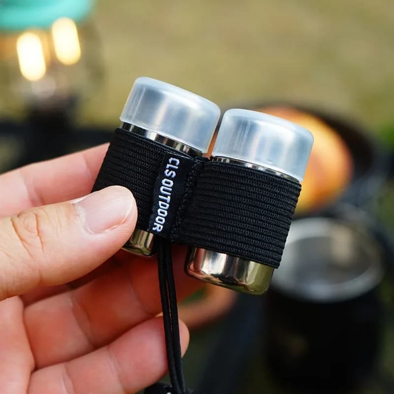 Set di 2 Mini Bottiglie per Spezie CLS, Contenitori Portatili per Escursioni, Picnic, Pesca e Barbecue