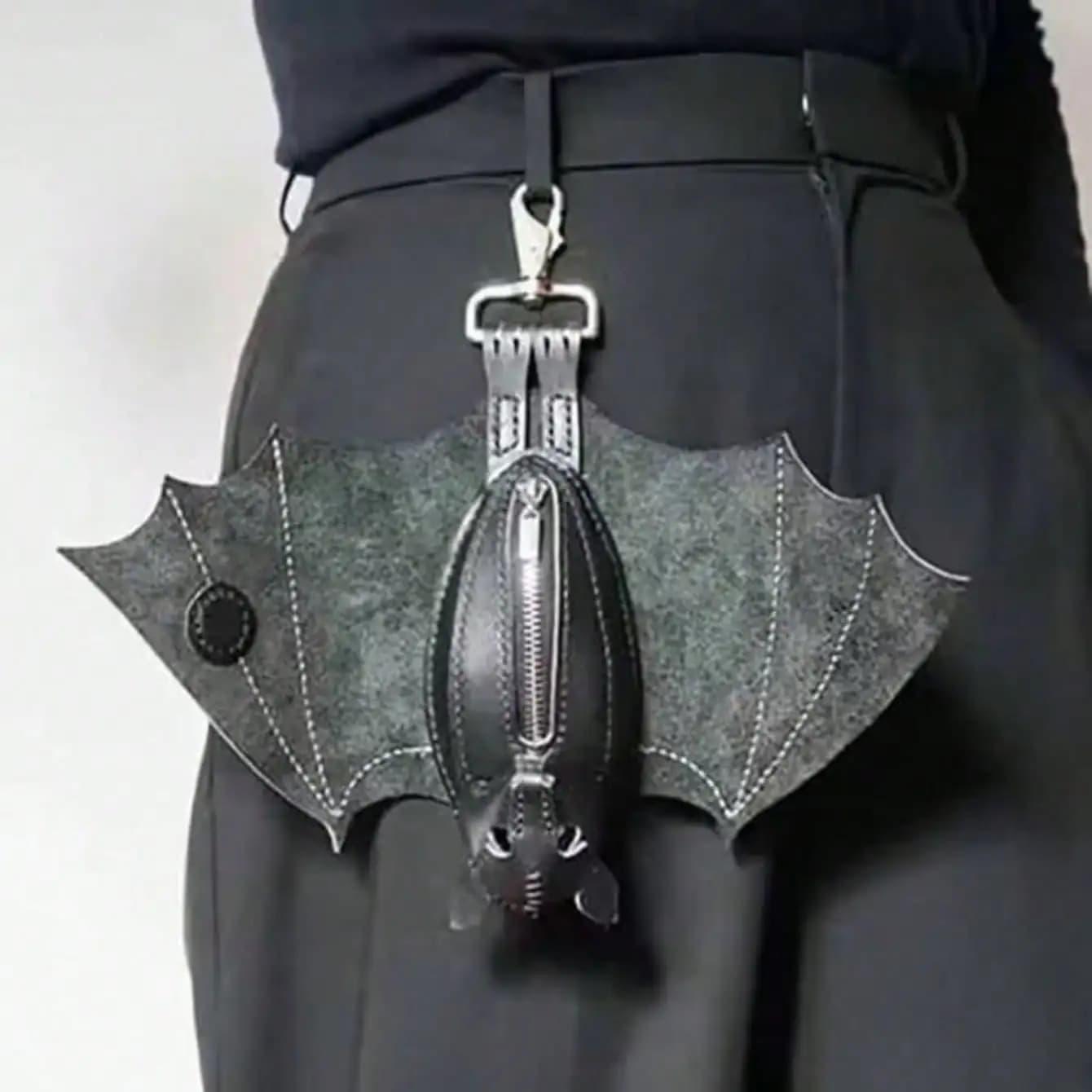 Portamonete Gotico a Forma di Pipistrello con Portachiavi Staccabile - Portafoglio in Pelle Scamosciata Cucito a Mano con Cerniera per Donne, Accessori a Tema Pipistrello