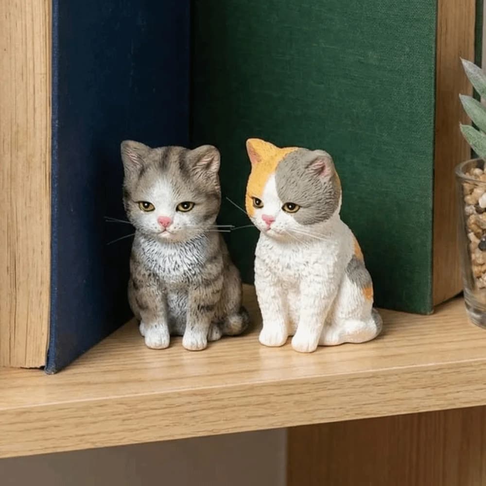 Statuette di Gatti Arancioni in Stile Cartone Animato, Modello di Gatto Seduto con Macchie da Tigre, Design Carino con Espressione Triste, Decorazione per Animali Domestici