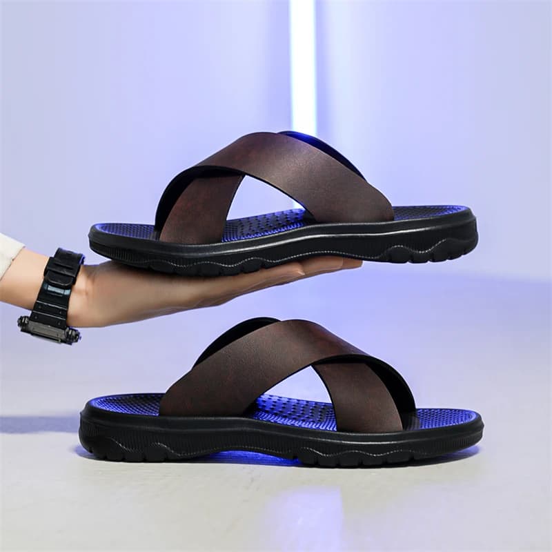 Nuove Ciabatte da Uomo in Pelle, Sandali Casual con Punta Aperta Antiscivolo, Ciabatte Estive da Spiaggia per Uso Quotidiano e Bagno