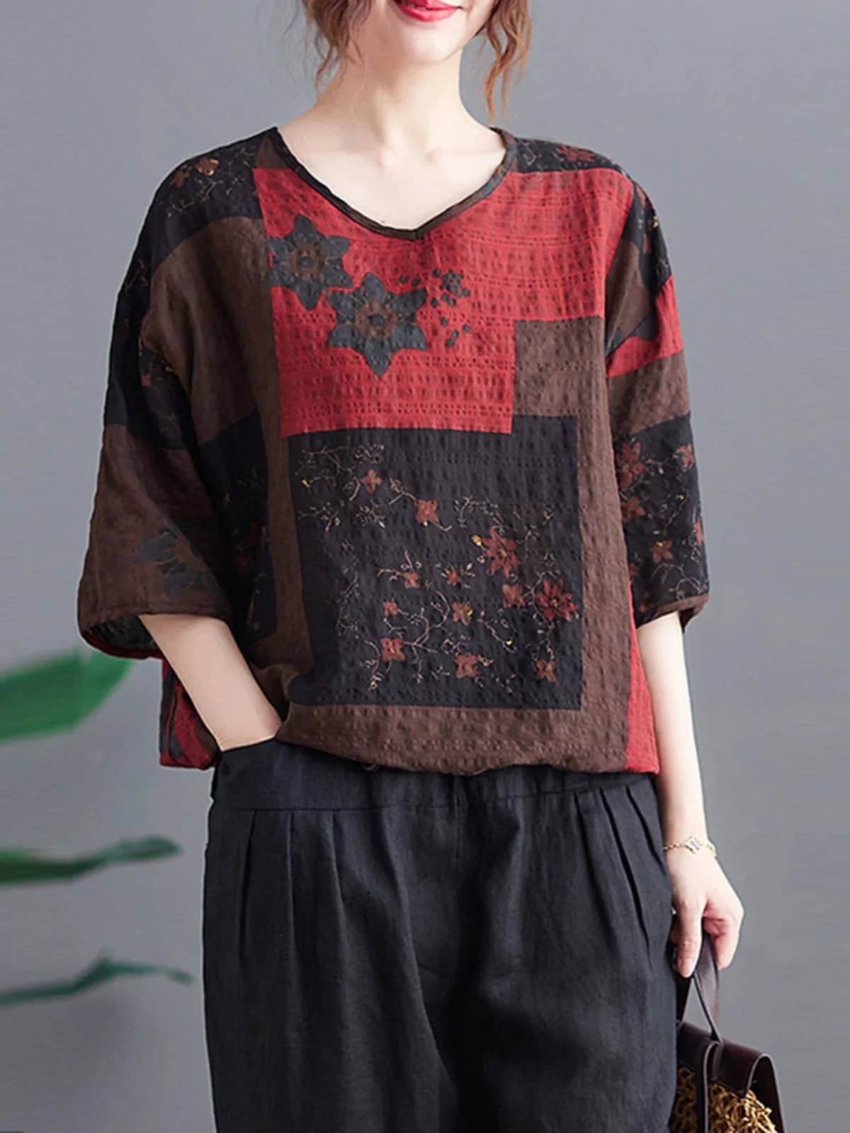 Lightweight Cotton Linen V-neck T-shirt Ethnic Style Loose Fit Short Sleeve Top for Mom Summer Fashion Mommy Wear
