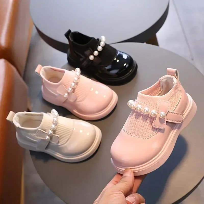 Scarpe da bambina in pelle Scarpe da ginnastica per bambini Dolce principessa per bambini Appartamenti in pelle per ragazze Scarpe autunnali per bambini Perle nere Perline